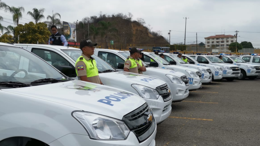 Gobierno Coquetea Con Municipio De Guayaquil Y Entrega 130 Camionetas