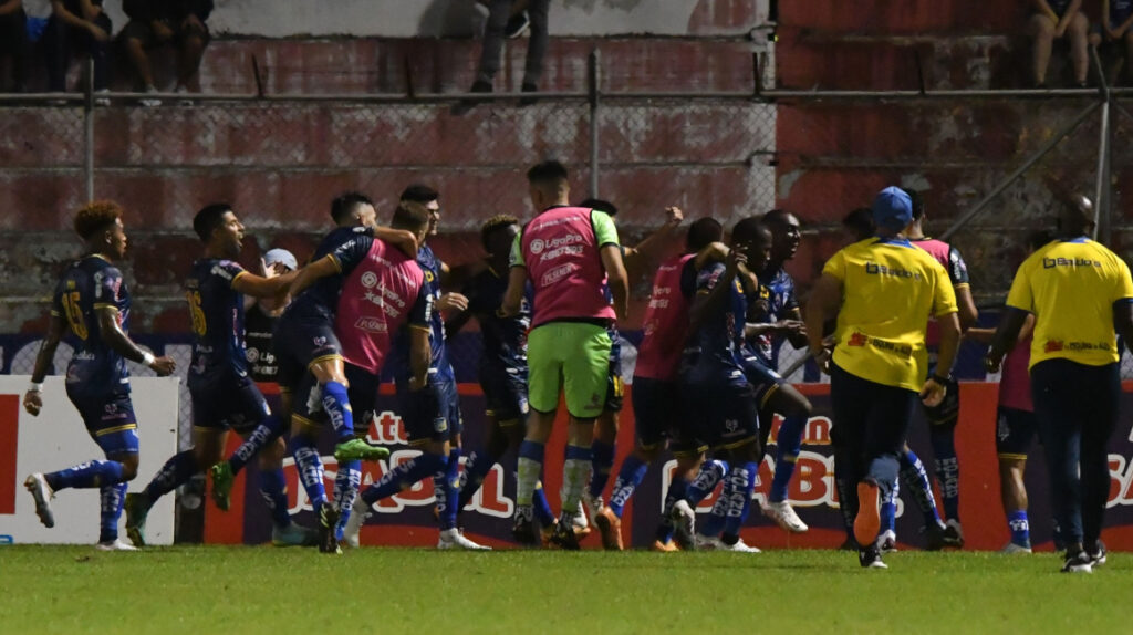 Delf N Logra Una Victoria Sufrida Ante Emelec