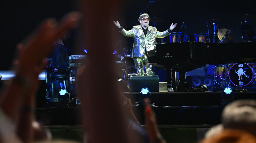 Elton John dice adiós a los escenarios con un concierto en Suecia