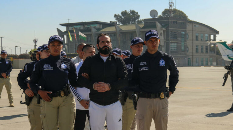 Junto a Wilder Sánchez, alias 'Gato Farfán', fueron extraditados otros dos ecuatorianos, dos colombianos y un mexicano.