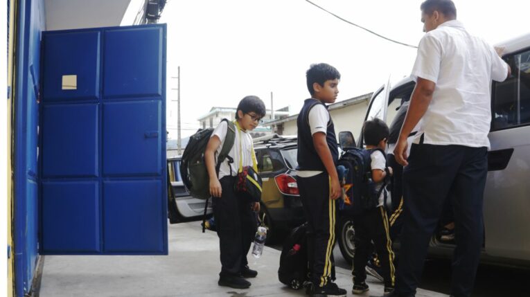 Estudiantes en una institución educativa de Guayaquil, el 24 de enero de 2024.