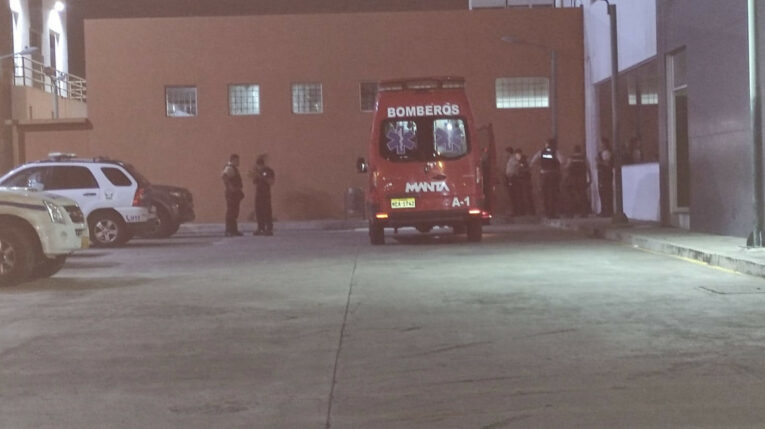 Una persona murió en una celda de la Unidad de Vigilancia Comunitaria de Manta, el 16 de abril de 2024.