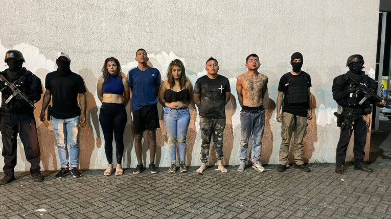 La Policía presentó a cinco detenidos en un caso de secuestro extorsivo a un empresario en Guayaquil.