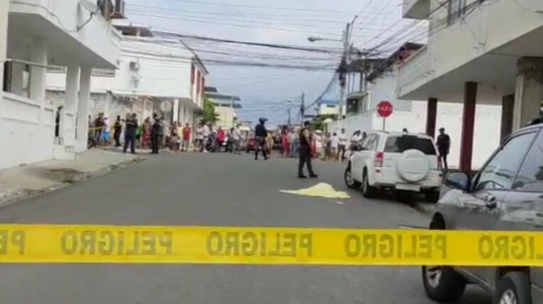 Dos personas murieron en un atentado contra el concejal de Manta, Víctor Chiriboga, la tarde del 9 de mayo de 2024.
