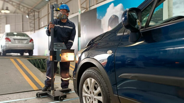 Quito: ¿Cómo eliminar la multa por revisión vehicular si hizo el trámite en otro cantón?