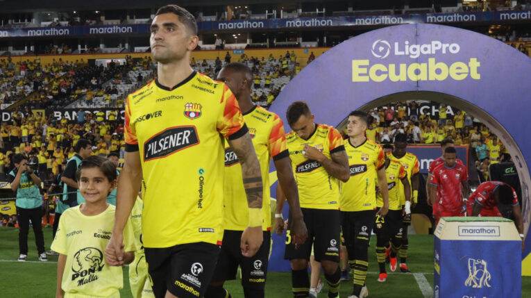 Jugadores de Barcelona SC, durante un partido por LigaPro, el 18 de abril de 2024.