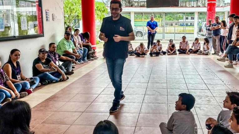 Actividades escolares en una institución educativa de la Sierra.
