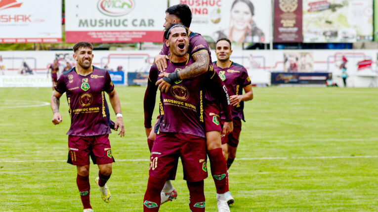 Jugadores de Mushuc Runa, durante un partido de LigaPro, el 13 de abril de 2024.