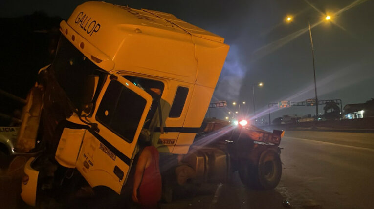 Esto se conoce sobre el tráiler accidentado y que transportada droga en Guayaquil