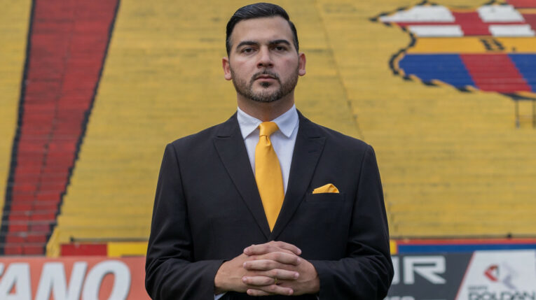 Antonio Alvarez posa en el estadio Banco Pichincha, el 13 de diciembre de 2023.