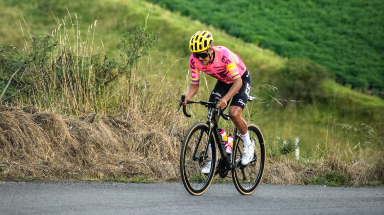 Richard Carapaz, durante un entrenamiento en Carchi.