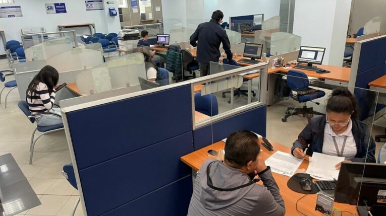 SRI incauta 33 vehículos 'usados' y valorados en más de USD 666 millones