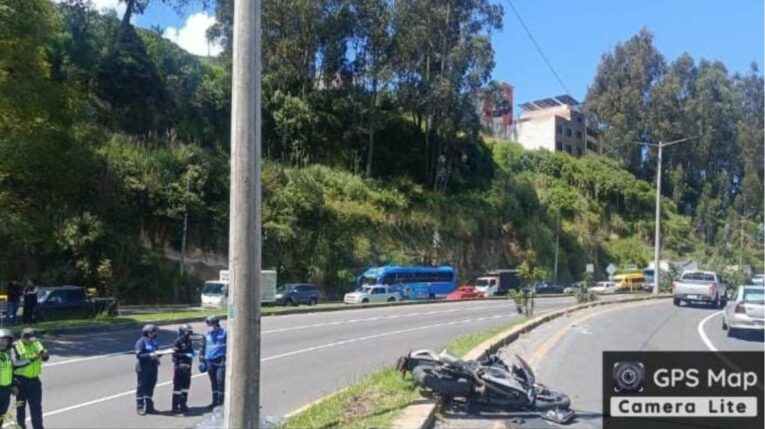 La avenida Simón Bolívar y General Rumiñahui, donde ocurrió el accidente de tránsito en el que murió un motociclista, el 30 de mayo de 2024.