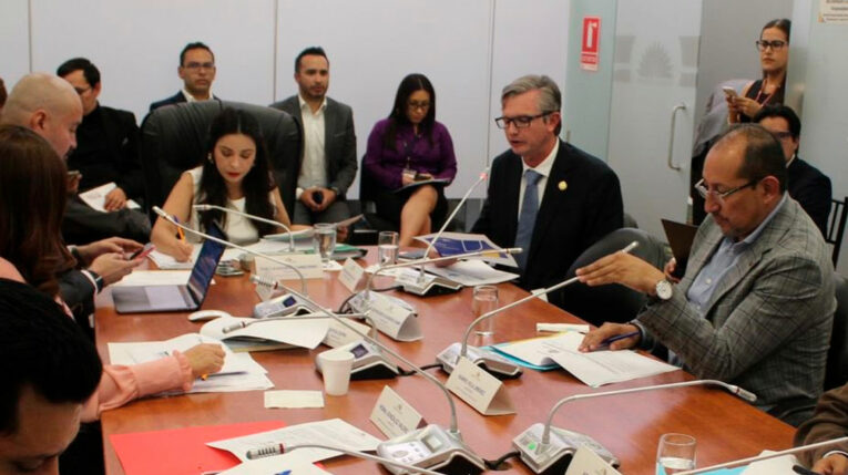 Finanzas dice que Gobierno aseguró más recursos para las empresas eléctricas