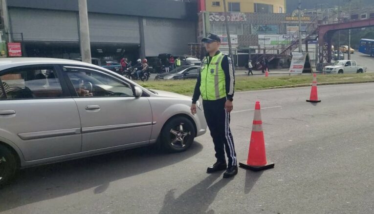 Imagen referencial de cierres viales coordinados por la AMT.