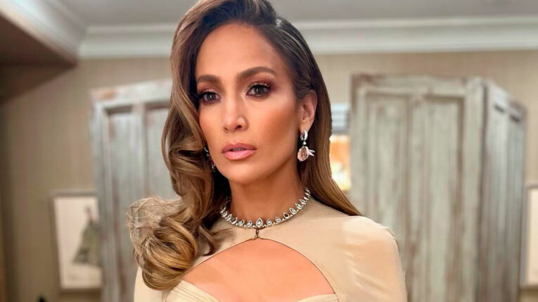 "Estoy completamente devastada". Jennifer López cancela gira y envía un mensaje