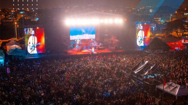 Un multitudinario concierto en Machala en junio del 2022, como parte de la primera edición del festival municipal Machala Vive la Música. Ese año el artista principal fue el colombiano J Balvin.