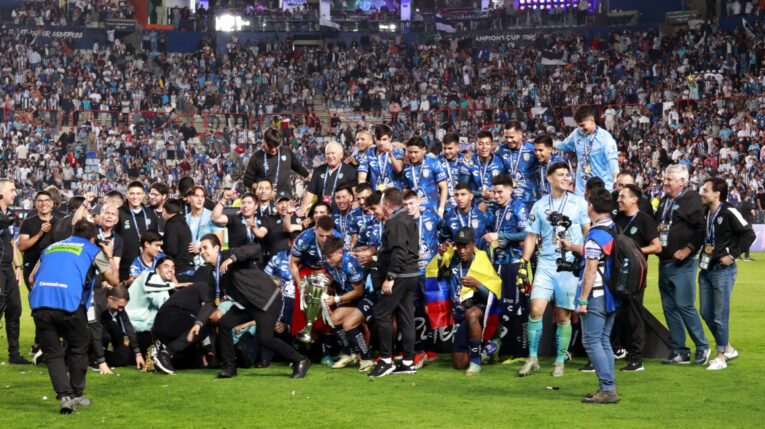 Jugadores del Pachuca celebrando el campeonato, 1 de junio de 2024.