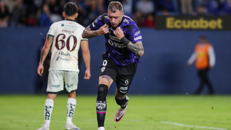 Renzo López festeja el gol de la victoria de Independiente del Valle sobre Orense, el 2 de junio de 2024.