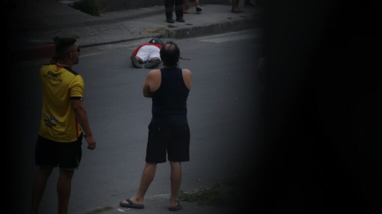 Foto referencial de un crimen al estilo sicariato registrado la mañana de este lunes 3 de junio de 2024 en La Primavera 2 de Durán. La víctima tenía 17 años.
