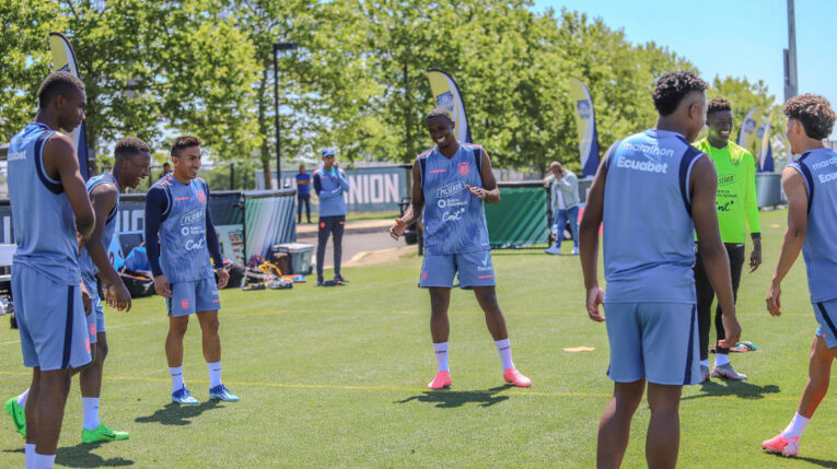 Los seleccionados ecuatorianos durante un entrenamiento en Estados Unidos, el 1 de junio de 2024.