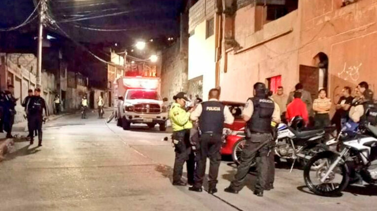 Quito: Sujetos armados 'emboscaron' a un policía cuando regresaba a su casa