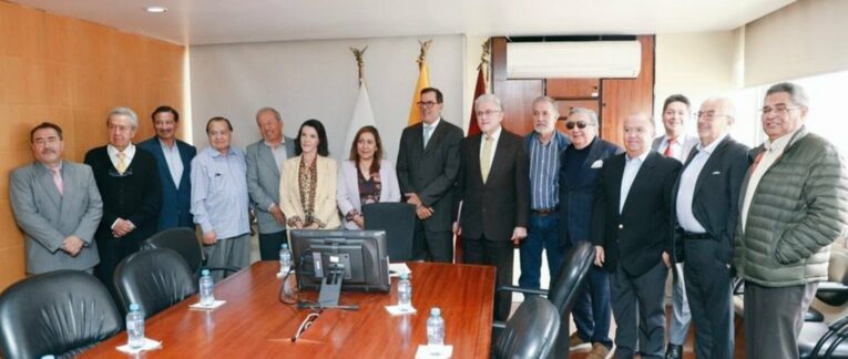 Las acciones para recuperar el Hotel Quito fueron analizadas por la Comisión Anticorrupción y el presidente del Consejo Directivo del IESS, Eduardo Peña.