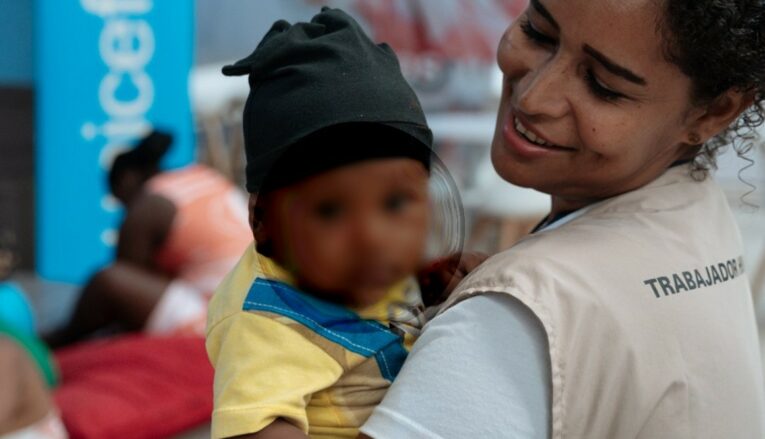 Niño en el Espacio de Apoyo Integral de Unicef en Esmeraldas.