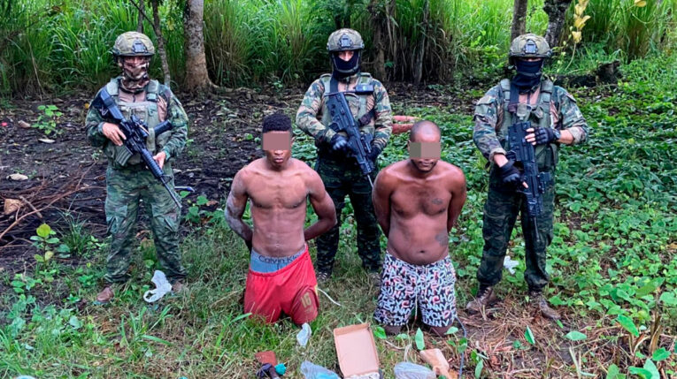 Capturados alias 'Tarro' y alias 'Leo': Almacenaban armas y drogas en Esmeraldas