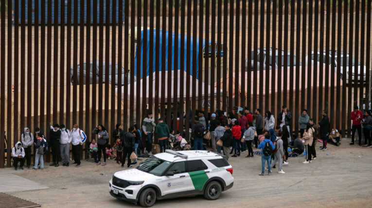 Estados Unidos advierte que no aumentará las citas diarias para los migrantes en la frontera
