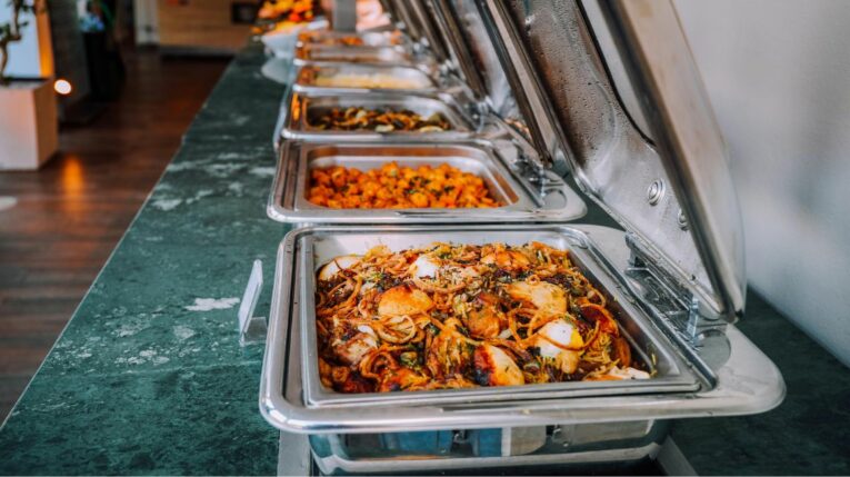 Imagen referencial de un restaurante buffet.