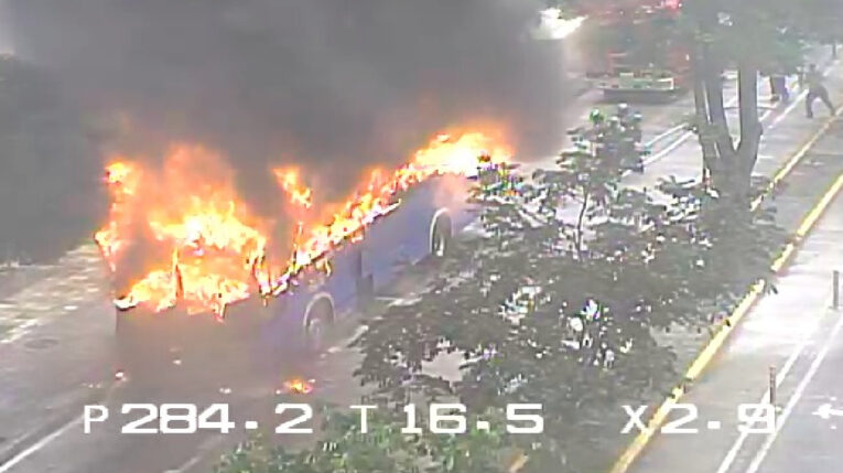 incendio bus quito