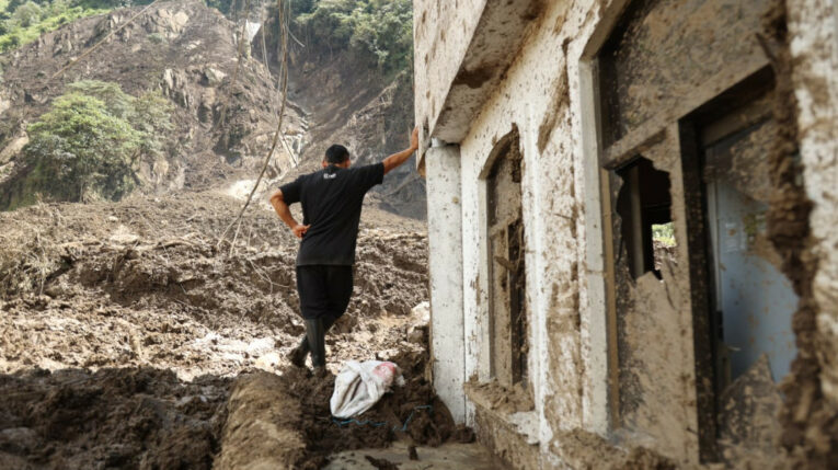 Casas en una parroquia de Baños quedaron destruidas por el deslave, el 20 de junio de 2024.