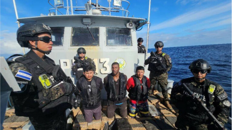 ¿Cuántos ecuatorianos ha detenido El Salvador en narcolanchas en 2024?