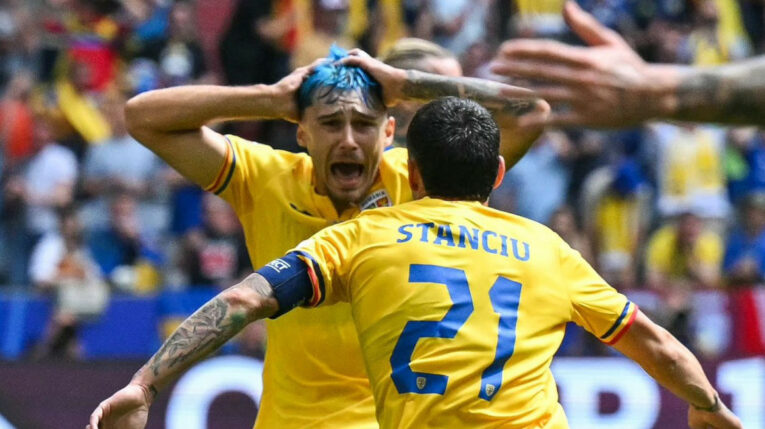 Rumania celebra uno de sus goles ante Ucrania el pasado 17 de junio.