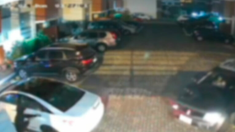 Armados asaltaron a familia en el interior de un conjunto residencial en Quito