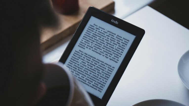 Amazon abre postulaciones para permio a escritores en español.