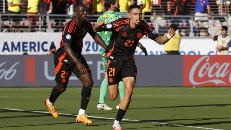 Daniel Muñoz celebra su gol, en el partido de Colombia ante Brasil en la Copa América, el 2 de julio de 2024.