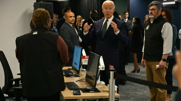 Joe Biden reconoce por primera vez que "quizás no podrá salvar su candidatura"