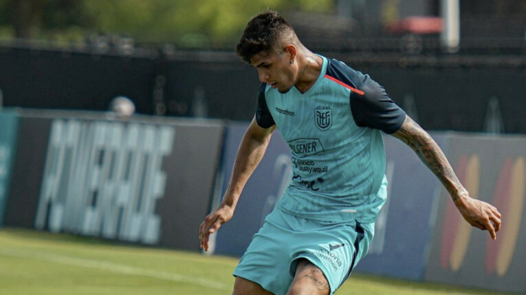 El jugador ecuatoriano, Piero Hincapié, durante el entrenamiento del miércoles 3 de julio en, Houston.