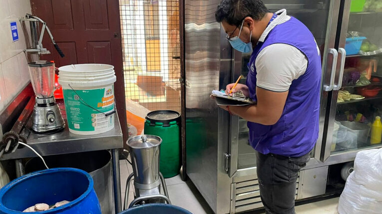 "Riesgo para la salud": Más restaurantes fueron clausurados en el centro de Quito