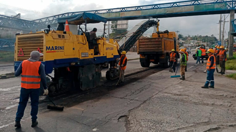 Cierre viales por obras en la av. Oswaldo Guayasamín, vía que conecta con el Aeropuerto de Quito