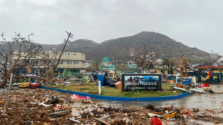 Huracán Beryl cruza el Caribe mexicano y llegará con más fuerza a Texas