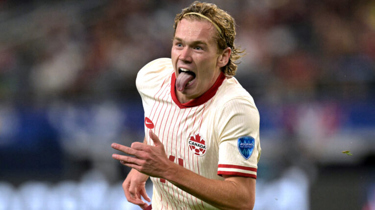 Jacob Shaffelburg celebra su gol en el partido de Canadá ante Venezuela por la Copa América, el 5 de julio de 2024.