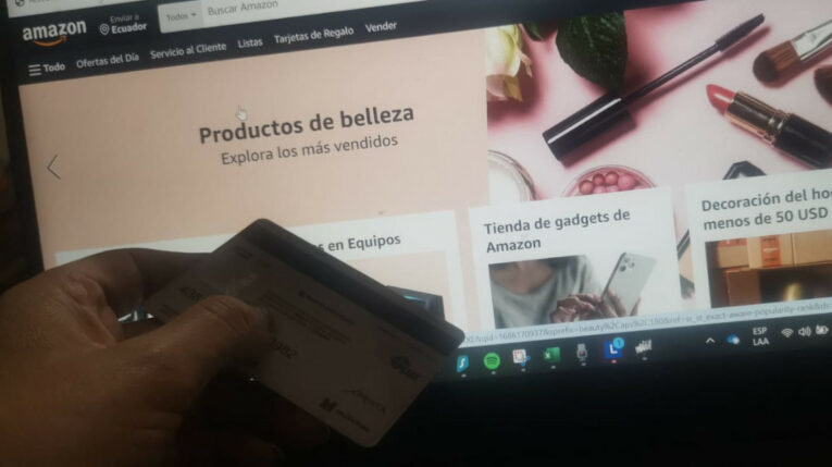 Foto referencial de pago con tarjeta. El 6 de julio de 2024.