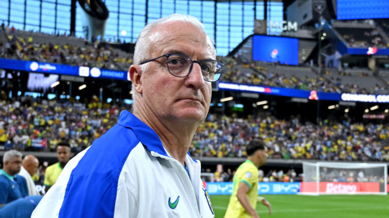 Dorival Junior, técnico de Brasil, durante los cuartos de final de Copa América ante Uruguay.