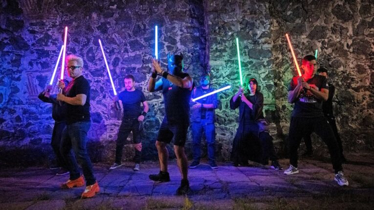 Puede aprender la técnica de las espadas de Star Wars en México