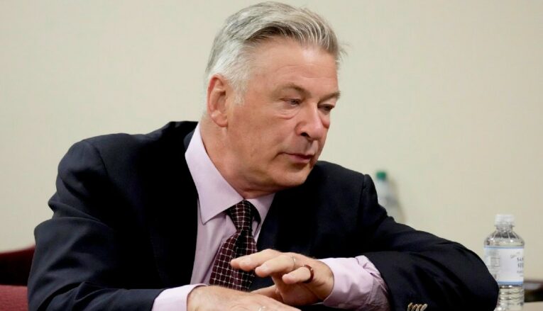 El actor Alec Baldwin, en el inicio de su juicio por asesinato involuntario, el 10 de julio de 2024.