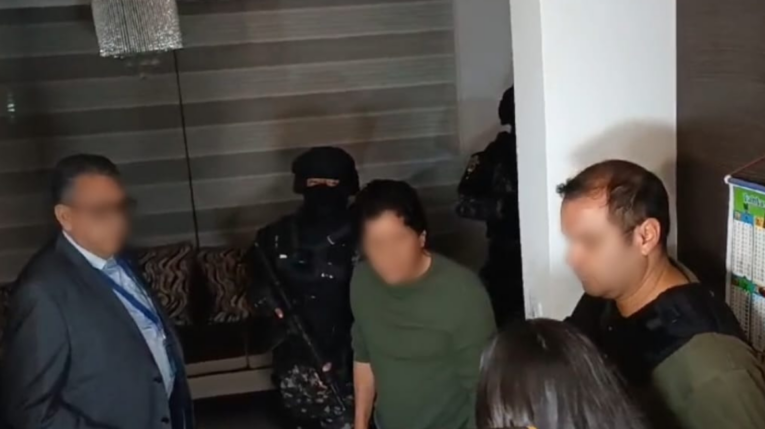 Momento de la detención de un pediatra investigado por presunta pornografía infantil, el 10 de julio de 2024.