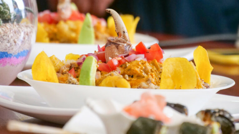 Plato preparado a base de cangrejo que será vendido el 4 de agosto de 2024 en el Festival del Cangrejo Rojo en Naranjal.